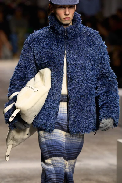 Look 32